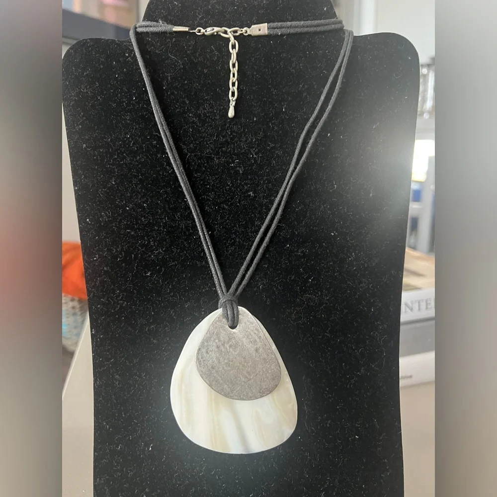 Shell necklace - Picture 1 of 2